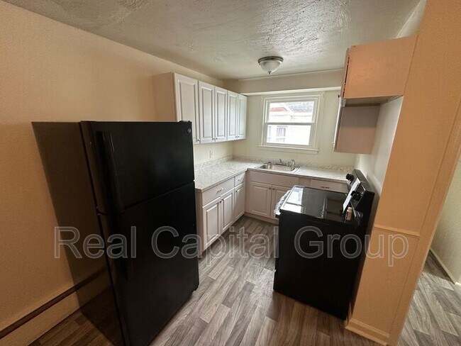 Photo - 1316 State St Unit 1