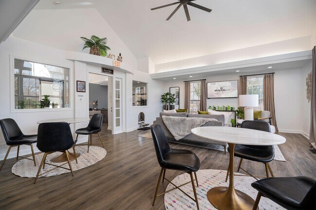 Photo - Arlington Club Apartments