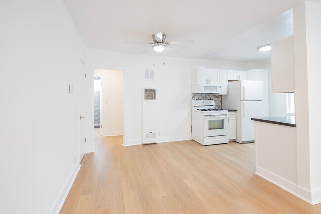 937 N Orange Grove Ave