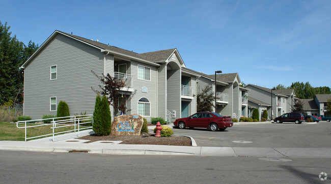 Mill Creek Commons - Mill Creek Commons Apartments