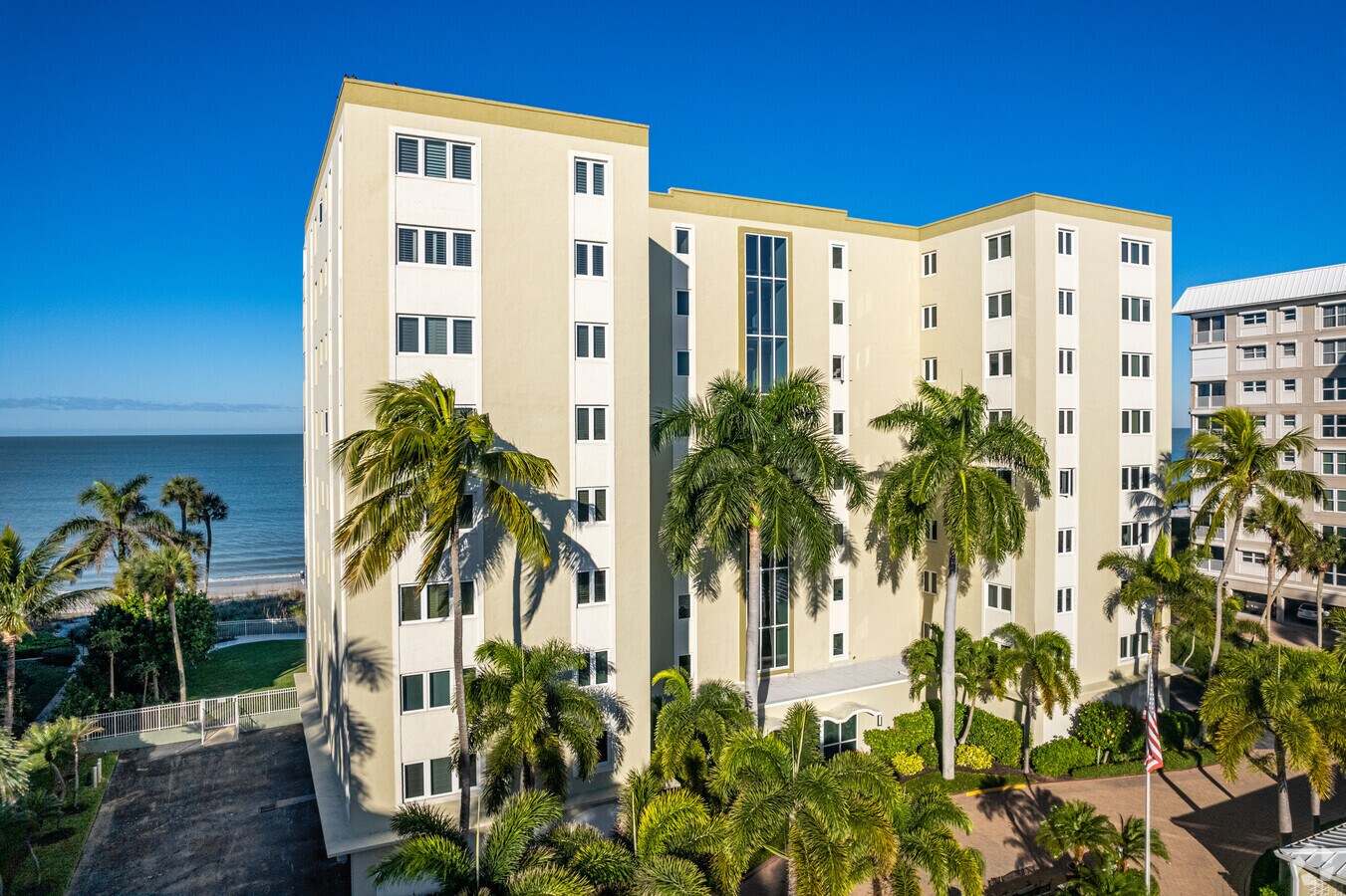2885 Gulf Shore Blvd N - Jamaica Towers Apartments