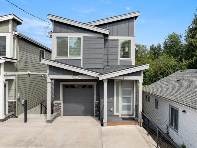 Upscale Three Bedroom - Upscale Three Bedroom House