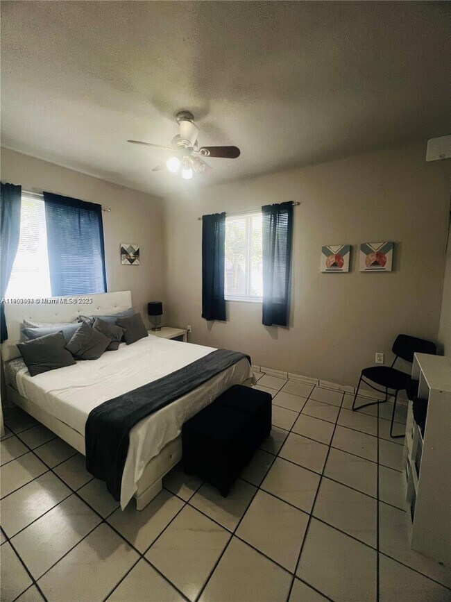 Photo - 2525 NW 33rd St Unit #3