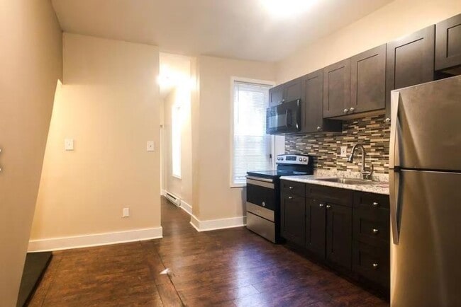 Building Photo - 5138 Ludlow St