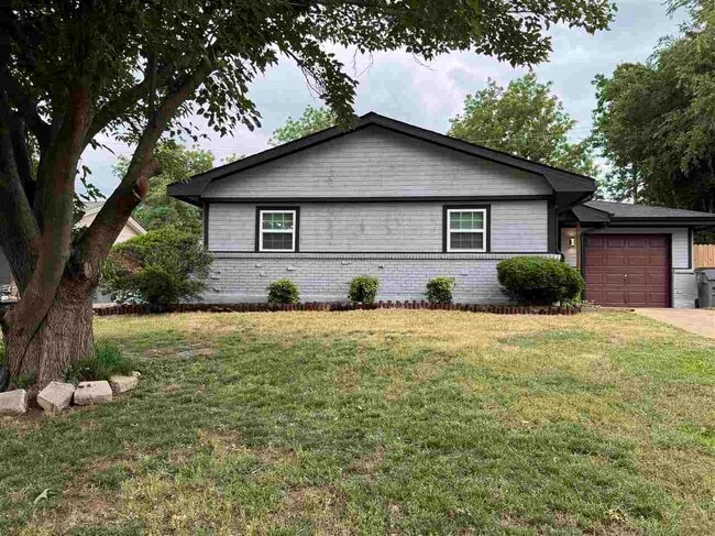 Building Photo - 5816 NW Cherry Ave