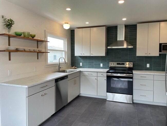 Building Photo - 667 Herbert St Unit A Rental