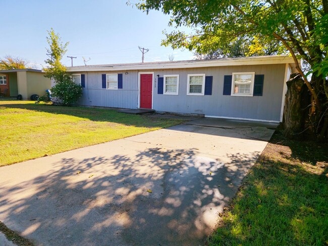 Photo - MOVE-IN SPECIAL: Spacious 3-Bedroom Home with Bonus Room – Near Estacado High School!