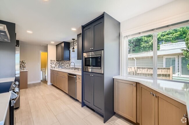 Building Photo - 4828 Delaware Ave Unit A Rental