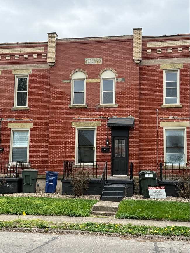 Building Photo - Newly Renovated 3-bedroom, 2.5 bath Townhome in Merion Village with Single-Car Garage