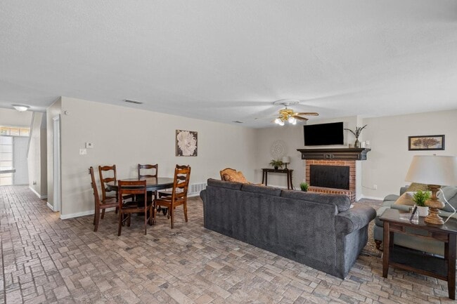 Photo - 8128 Heritage Pl Dr