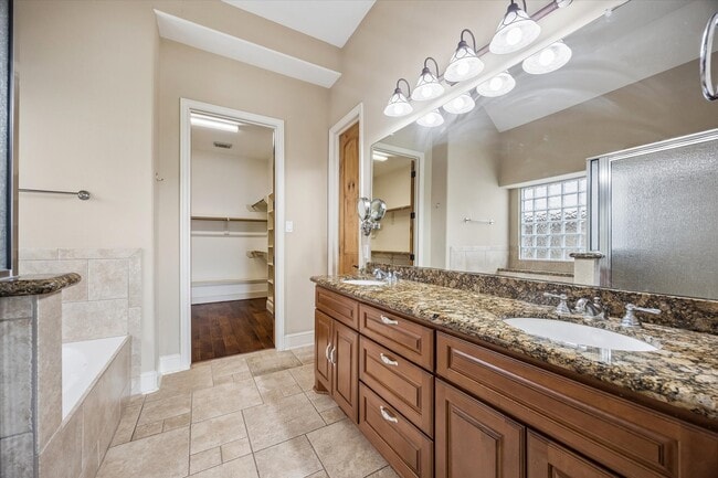 Building Photo - 18910 Villa Bergamo Ln
