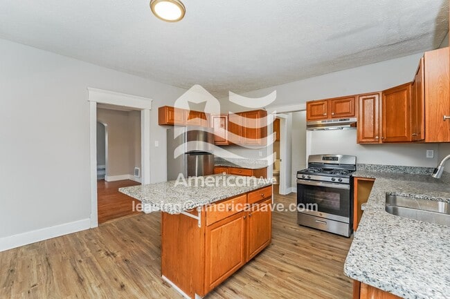 Photo - 918 Troy Pl NW
