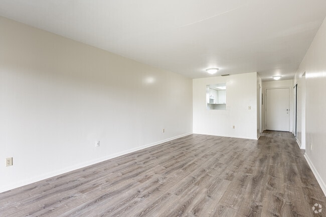 2BR, 2BA - 850SF - Living Room