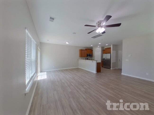 Photo - 437 Eastfair Dr