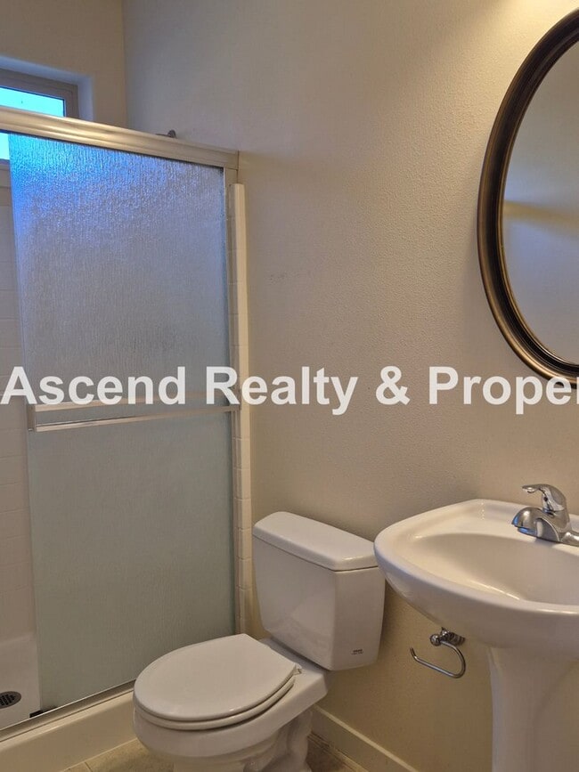 Photo - Available Immediately Minutes to Orenco Sh...