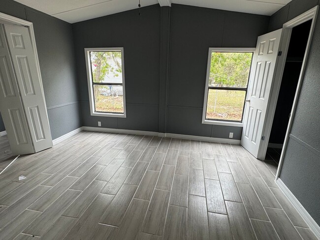 Photo - Large Fenced Yard In A Quiet Neighborhood