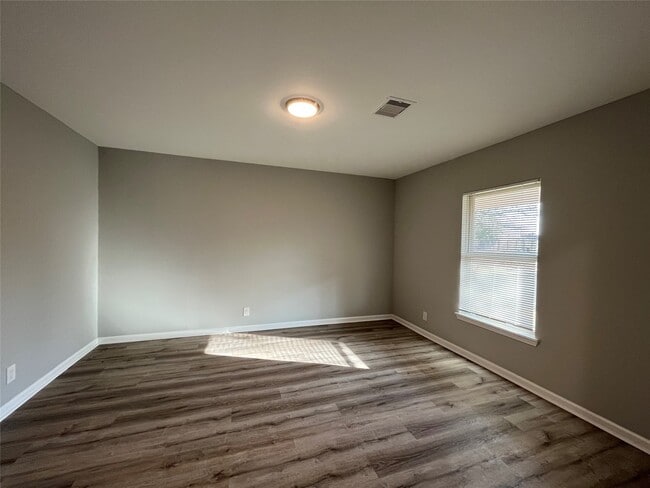 Photo - 1942 Center St