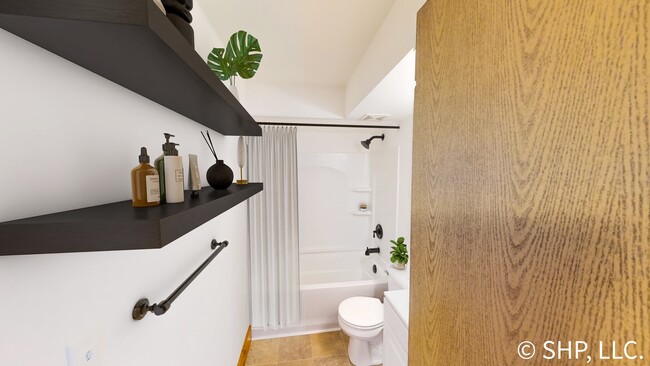 Bathroom - 1221 W Washington St Apartment Unit 2