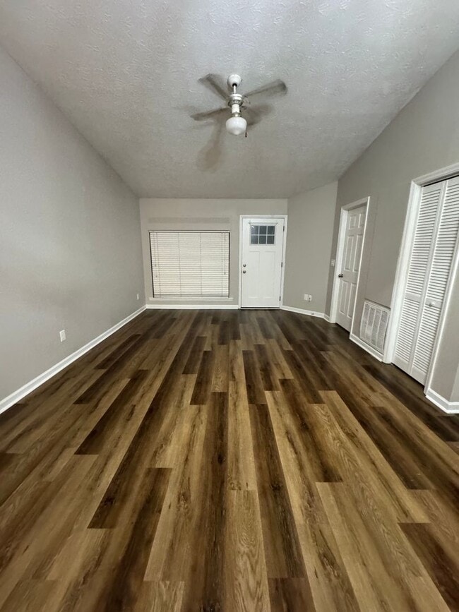 Photo - 1008 Preston St Unit A