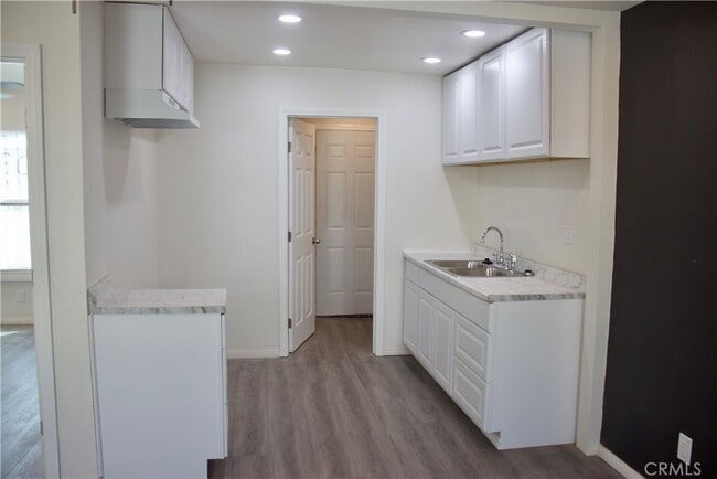 Building Photo - 366 E 55th St Unit 366 Rental