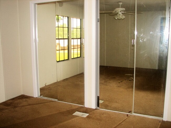 Photo - Madison Co. – Comer, GA – QUIET NEIGHBORHOOD – HOME SITS ON BEAUTIFUL CORNER OF CITY!