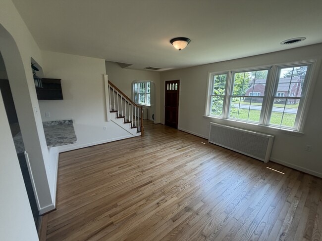 Photo - 488 W 4th St