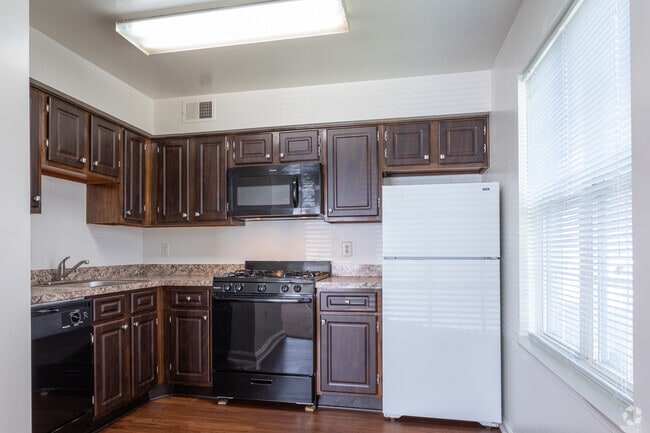 1BR, 1BA - 665 SF