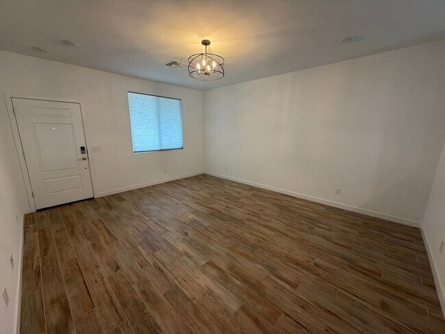 17072 W Alice Ave