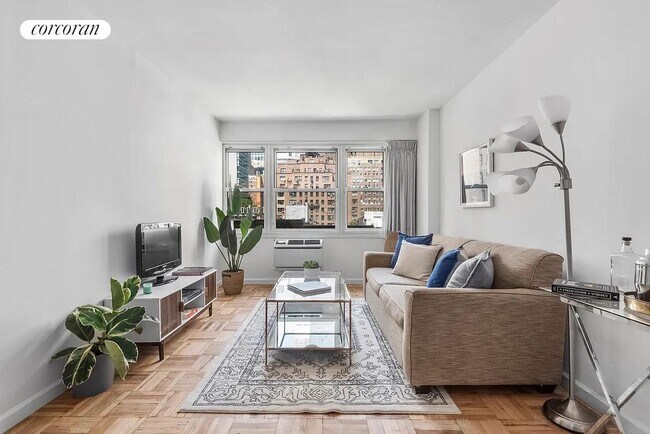 Photo - 150 E 37th St