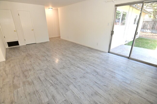 1295 Flora Ave