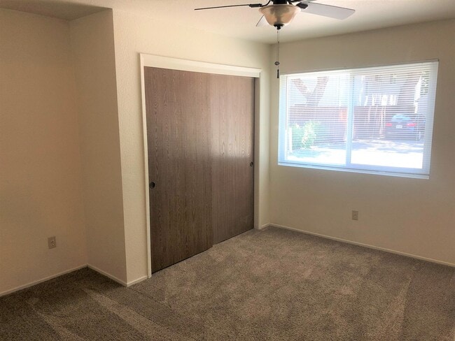 Photo - Graduate Gardens