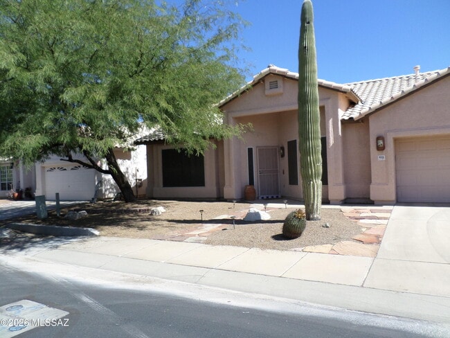 9006 N Willeta Dr