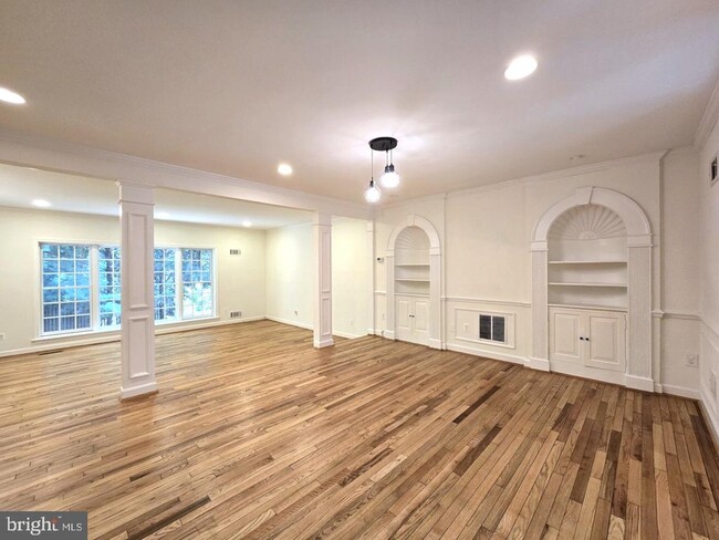 Building Photo - 5135 Westbard Ave