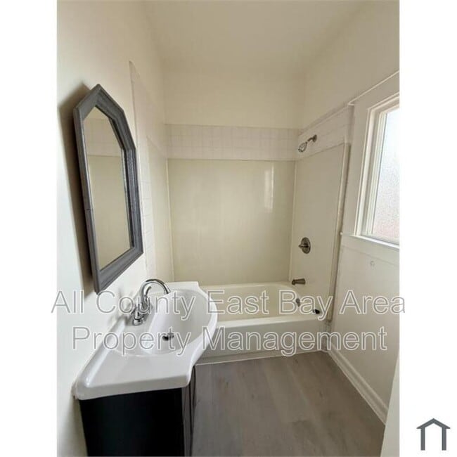 Photo - 489 55th St Unit 3
