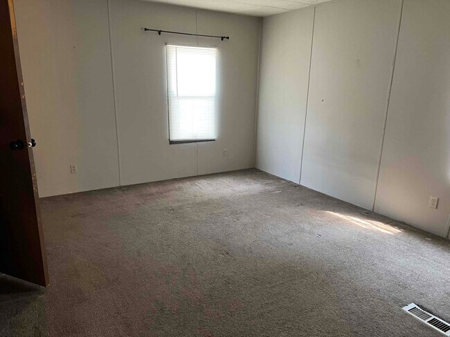Photo - 268 Seymour Dr S