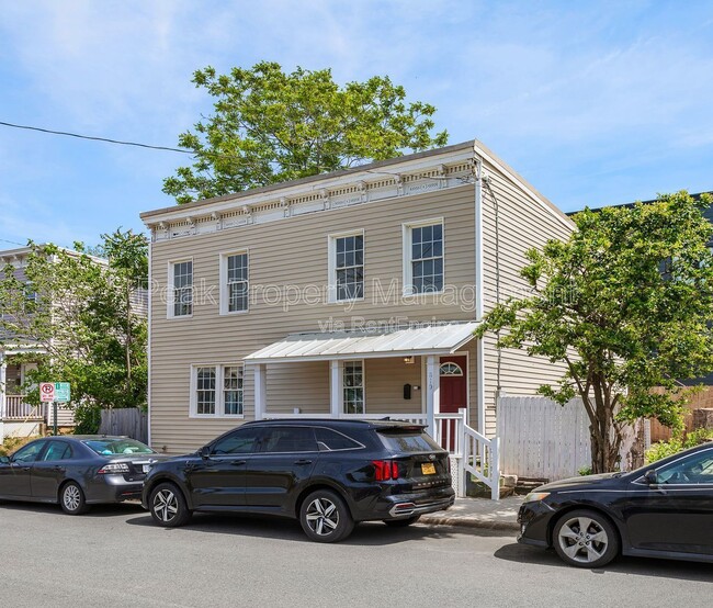 Building Photo - 819 Kinney St