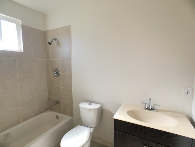 Full Size Bathroom