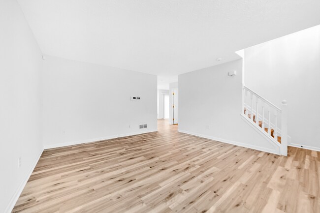 Photo - 489 McPherson Dr