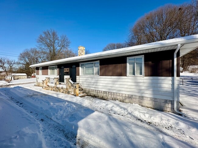 Building Photo - 1166 Tonawanda Ave Unit 1166