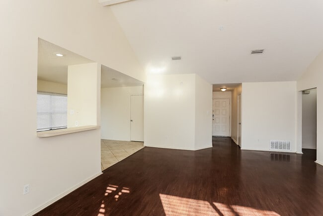 Photo - 827 Bentle Ct