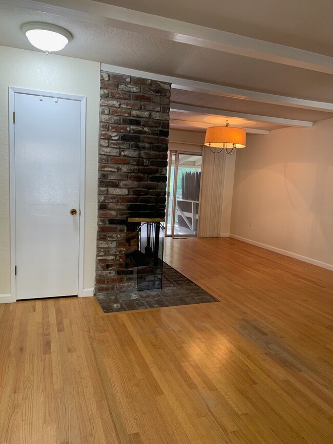 Photo - 3647 Walnut St