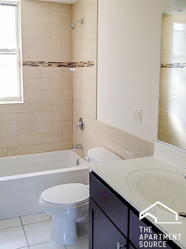 Photo - 855 W Cornelia Ave Unit 2W