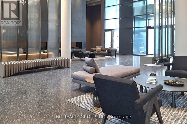 Photo - 8 Interchange Wy Unité 3101