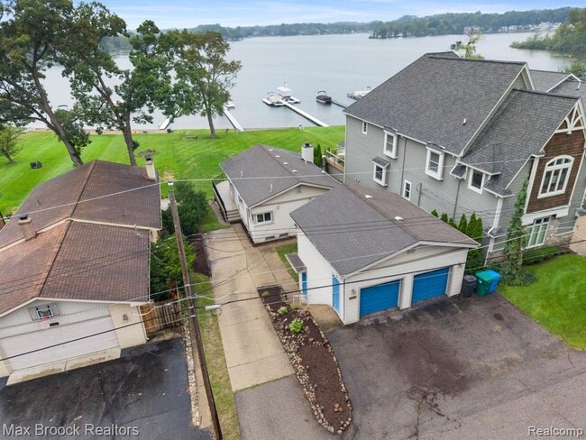 4151 Bluebird Dr