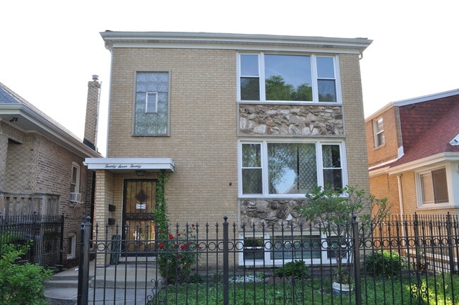 Building Photo - 2720 N Menard Ave Unit 2