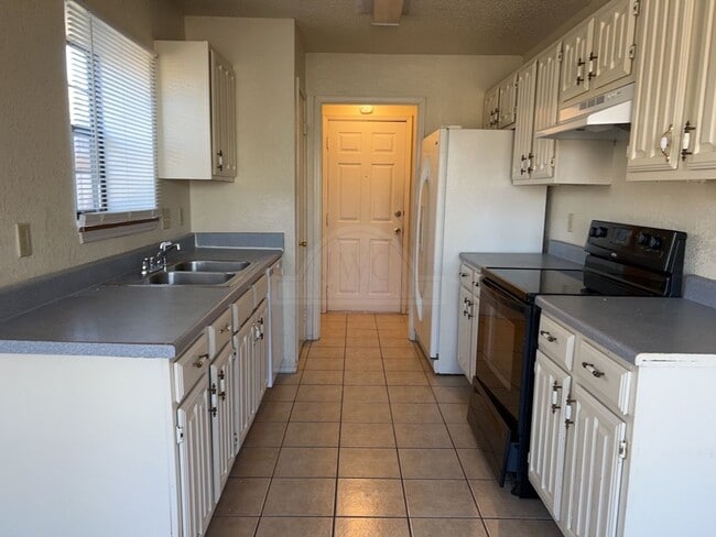 Photo - 2001 Meadowbrook Dr