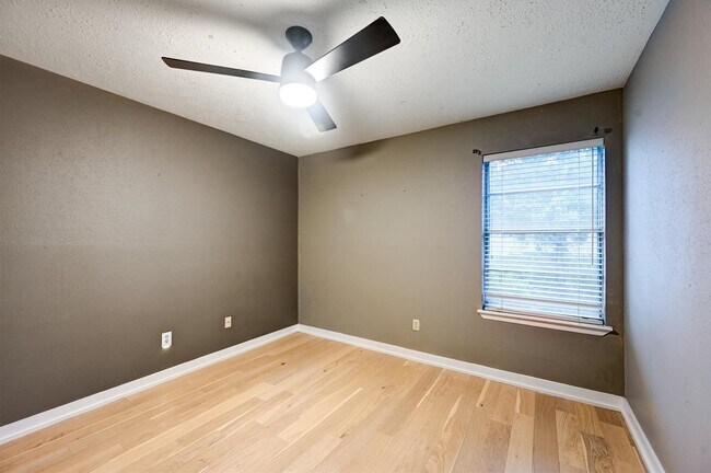 Photo - 10118 Fernstone Ln