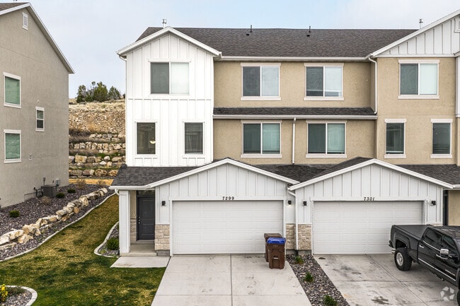 Building Photo - Hidden Hollow Townhomes