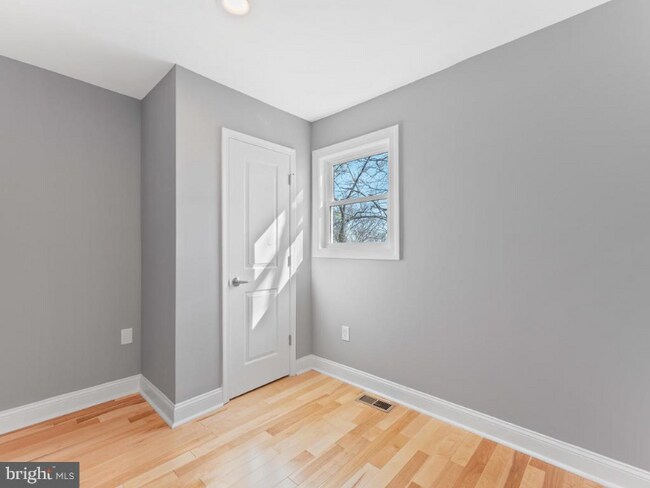 Photo - 5237 Karl Pl NE