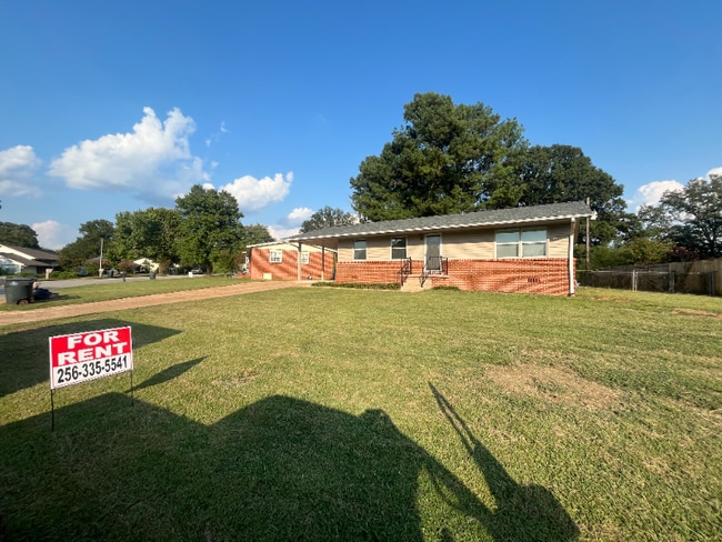 Building Photo - 106 Roberts St